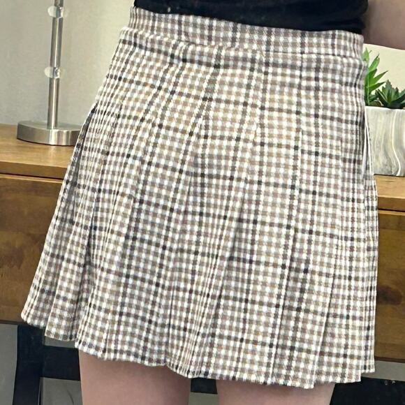 Preppy Pleated Varsity Skirt, NEW Medium - Picture 3 of 8